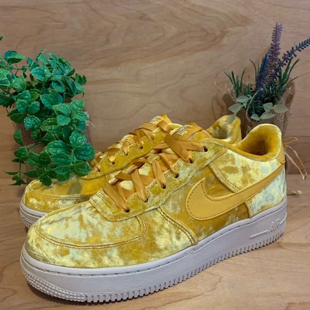 SOLD OUT❤️ NEW Nike Velvet Air Force 1 LV8 - Picture 2 of 8